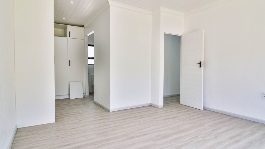 4 Bedroom Property for Sale in Kleinmond Western Cape